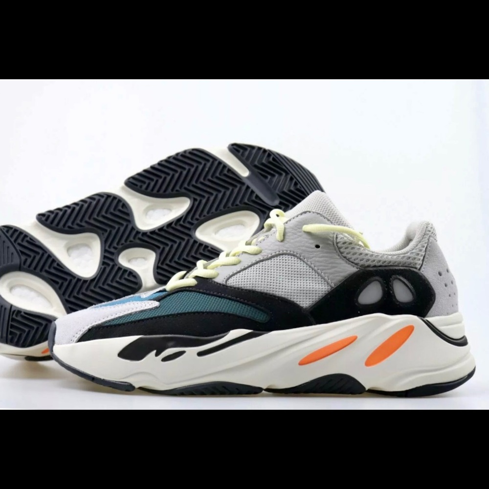 Yeezy 700 wave runner brand new with box UA